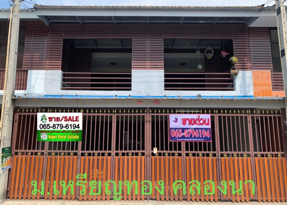 ขายทาวน์โฮมฉะเชิงเทรา : ราคาถูกที่สุดในโครงการ เหมาะพักอาศัยหรือทำโฮมออฟฟิศ  ขนาด 22 ตารางวา 2 ห้องนอน 2 ห้องน้ำ  ต่อเติมโครงหลังคาทั้งหน้าบ้านและหลังบ้าน