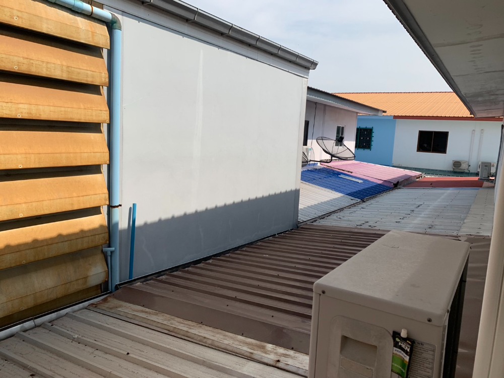 ขายทาวน์โฮมฉะเชิงเทรา : ราคาถูกที่สุดในโครงการ เหมาะพักอาศัยหรือทำโฮมออฟฟิศ  ขนาด 22 ตารางวา 2 ห้องนอน 2 ห้องน้ำ  ต่อเติมโครงหลังคาทั้งหน้าบ้านและหลังบ้าน