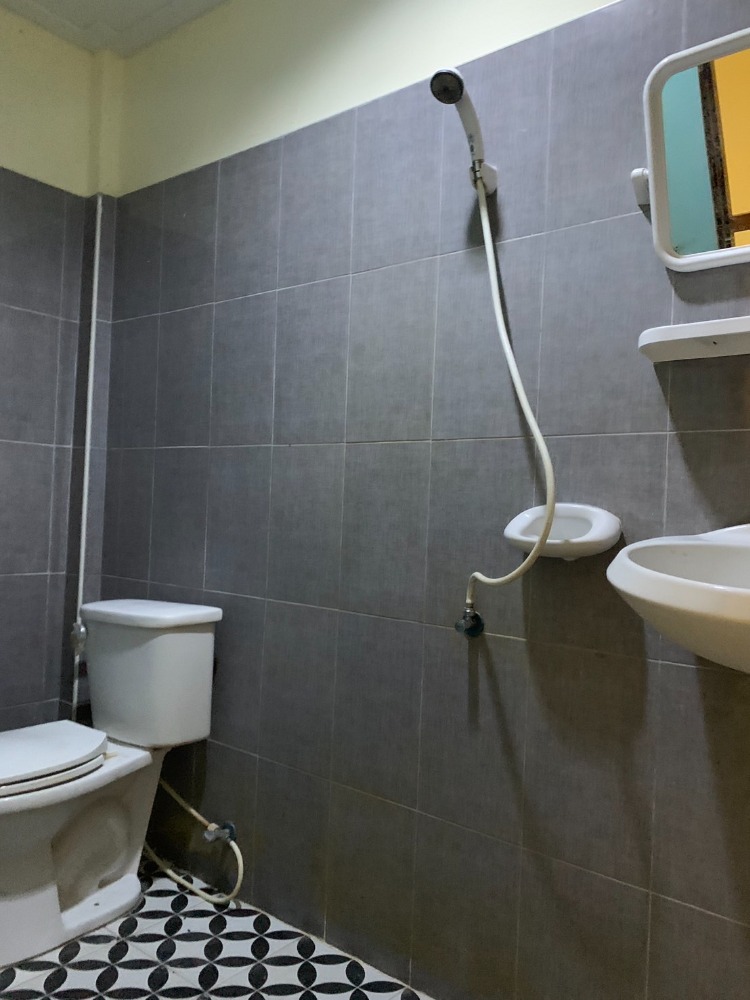 ขายทาวน์โฮมฉะเชิงเทรา : ราคาถูกที่สุดในโครงการ เหมาะพักอาศัยหรือทำโฮมออฟฟิศ  ขนาด 22 ตารางวา 2 ห้องนอน 2 ห้องน้ำ  ต่อเติมโครงหลังคาทั้งหน้าบ้านและหลังบ้าน