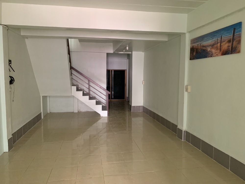 ขายทาวน์โฮมฉะเชิงเทรา : ราคาถูกที่สุดในโครงการ เหมาะพักอาศัยหรือทำโฮมออฟฟิศ  ขนาด 22 ตารางวา 2 ห้องนอน 2 ห้องน้ำ  ต่อเติมโครงหลังคาทั้งหน้าบ้านและหลังบ้าน