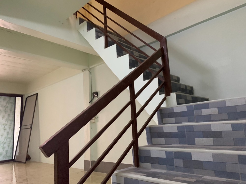 ขายทาวน์โฮมฉะเชิงเทรา : ราคาถูกที่สุดในโครงการ เหมาะพักอาศัยหรือทำโฮมออฟฟิศ  ขนาด 22 ตารางวา 2 ห้องนอน 2 ห้องน้ำ  ต่อเติมโครงหลังคาทั้งหน้าบ้านและหลังบ้าน