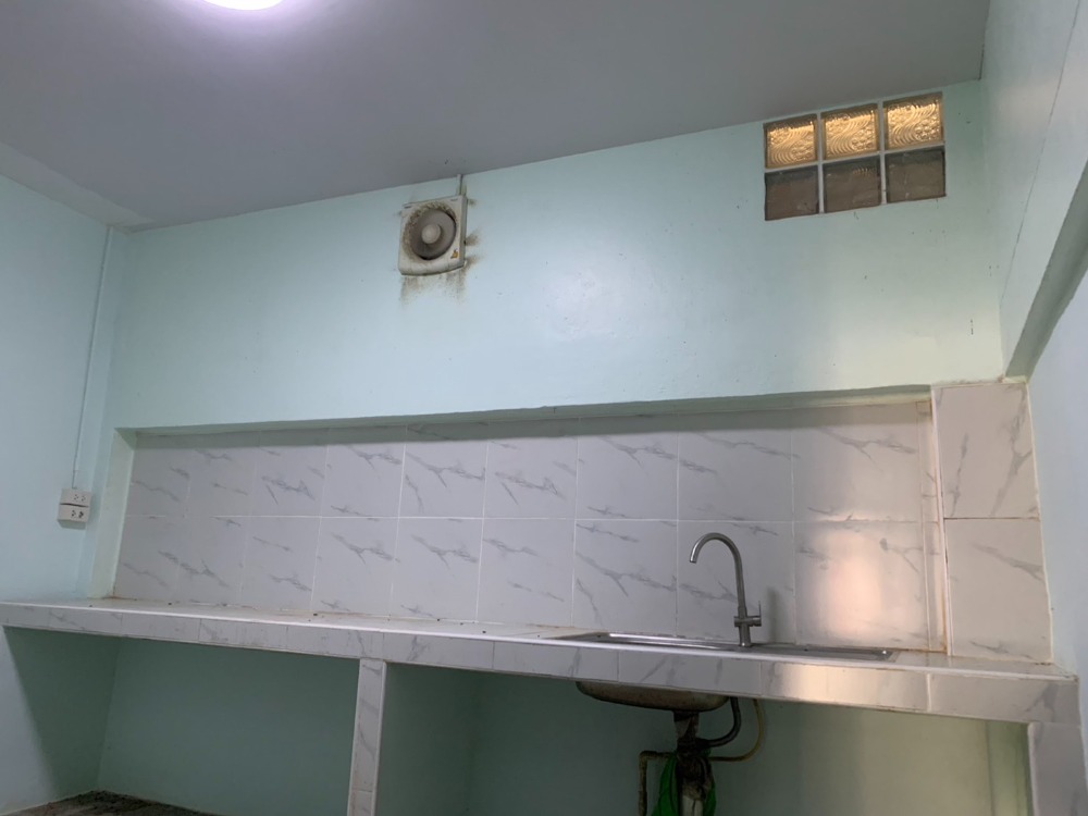 ขายทาวน์โฮมฉะเชิงเทรา : ราคาถูกที่สุดในโครงการ เหมาะพักอาศัยหรือทำโฮมออฟฟิศ  ขนาด 22 ตารางวา 2 ห้องนอน 2 ห้องน้ำ  ต่อเติมโครงหลังคาทั้งหน้าบ้านและหลังบ้าน