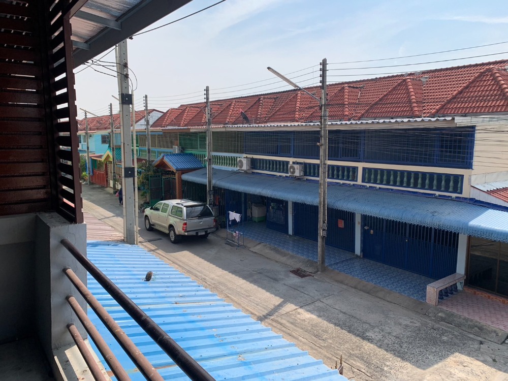 ขายทาวน์โฮมฉะเชิงเทรา : ราคาถูกที่สุดในโครงการ เหมาะพักอาศัยหรือทำโฮมออฟฟิศ  ขนาด 22 ตารางวา 2 ห้องนอน 2 ห้องน้ำ  ต่อเติมโครงหลังคาทั้งหน้าบ้านและหลังบ้าน