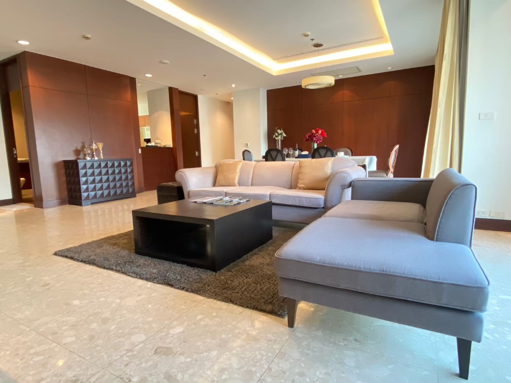 ให้เช่าคอนโดวิทยุ ชิดลม หลังสวน : Royal Residence Park /  / 3 นอน 230 ตร.ม. โทร 0937890899