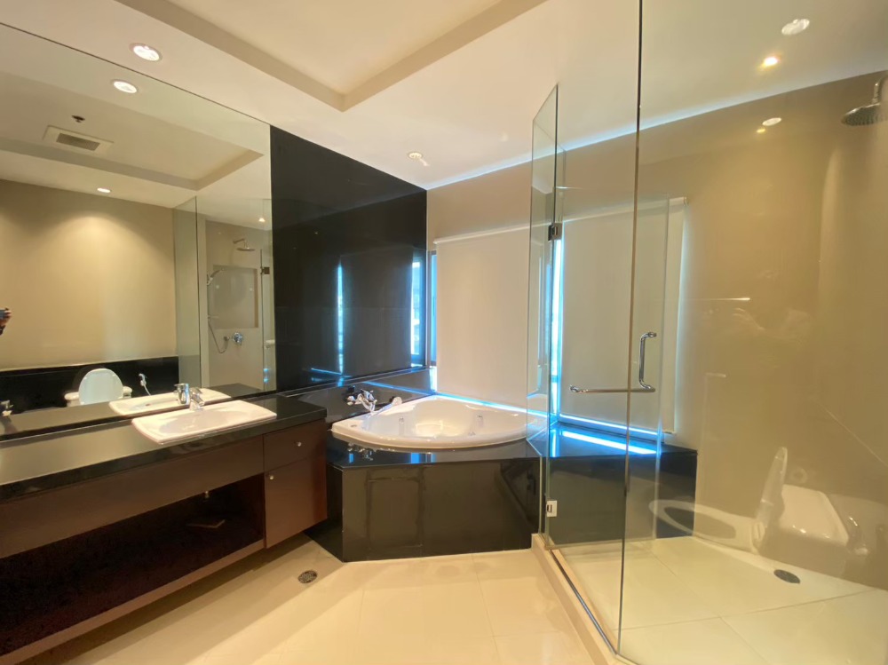 ให้เช่าคอนโดวิทยุ ชิดลม หลังสวน : Royal Residence Park /  / 3 นอน 230 ตร.ม. โทร 0937890899