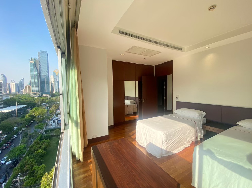 ให้เช่าคอนโดวิทยุ ชิดลม หลังสวน : Royal Residence Park /  / 3 นอน 230 ตร.ม. โทร 0937890899