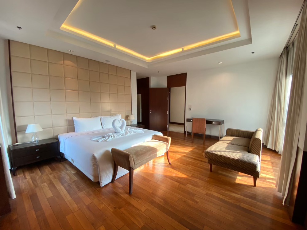 ให้เช่าคอนโดวิทยุ ชิดลม หลังสวน : Royal Residence Park /  / 3 นอน 230 ตร.ม. โทร 0937890899