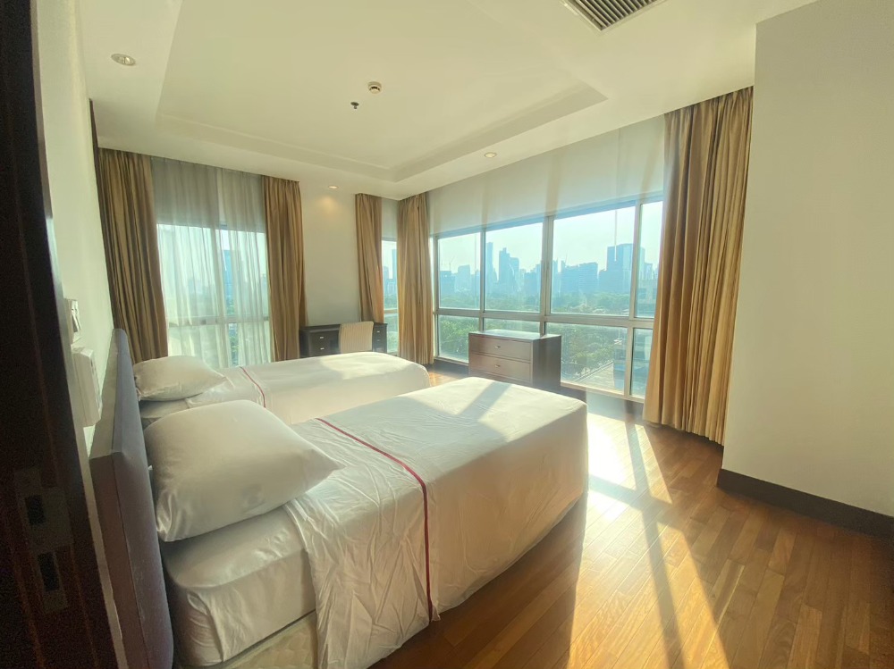 ให้เช่าคอนโดวิทยุ ชิดลม หลังสวน : Royal Residence Park /  / 3 นอน 230 ตร.ม. โทร 0937890899