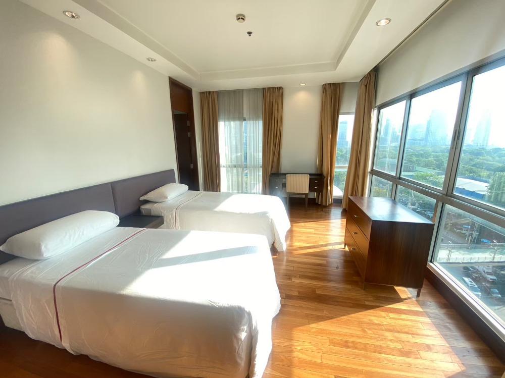 ให้เช่าคอนโดวิทยุ ชิดลม หลังสวน : Royal Residence Park /  / 3 นอน 230 ตร.ม. โทร 0937890899