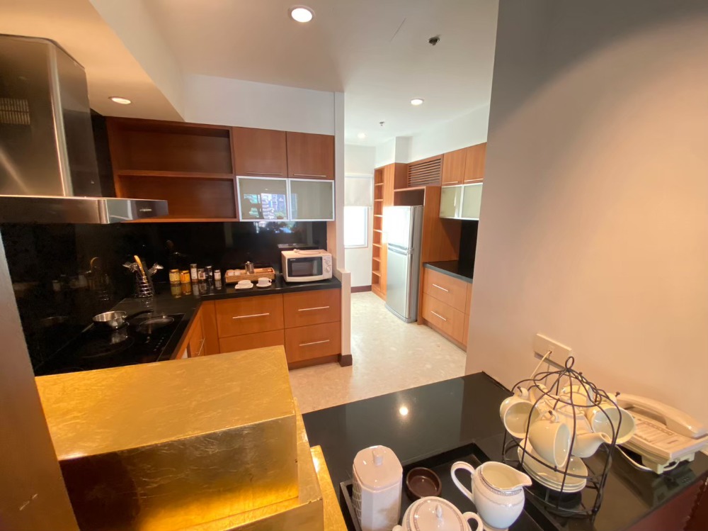 ให้เช่าคอนโดวิทยุ ชิดลม หลังสวน : Royal Residence Park /  / 3 นอน 230 ตร.ม. โทร 0937890899