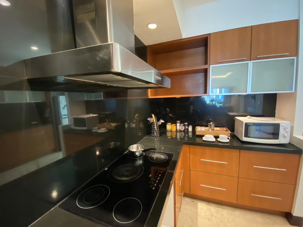 ให้เช่าคอนโดวิทยุ ชิดลม หลังสวน : Royal Residence Park /  / 3 นอน 230 ตร.ม. โทร 0937890899