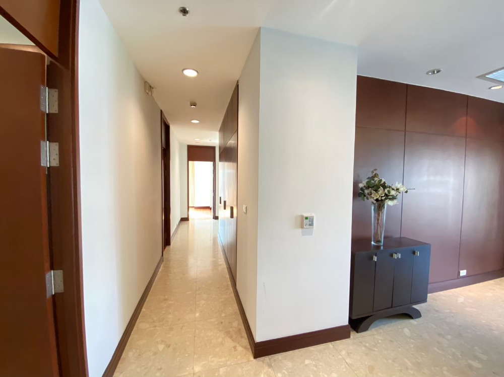 ให้เช่าคอนโดวิทยุ ชิดลม หลังสวน : Royal Residence Park /  / 3 นอน 230 ตร.ม. โทร 0937890899