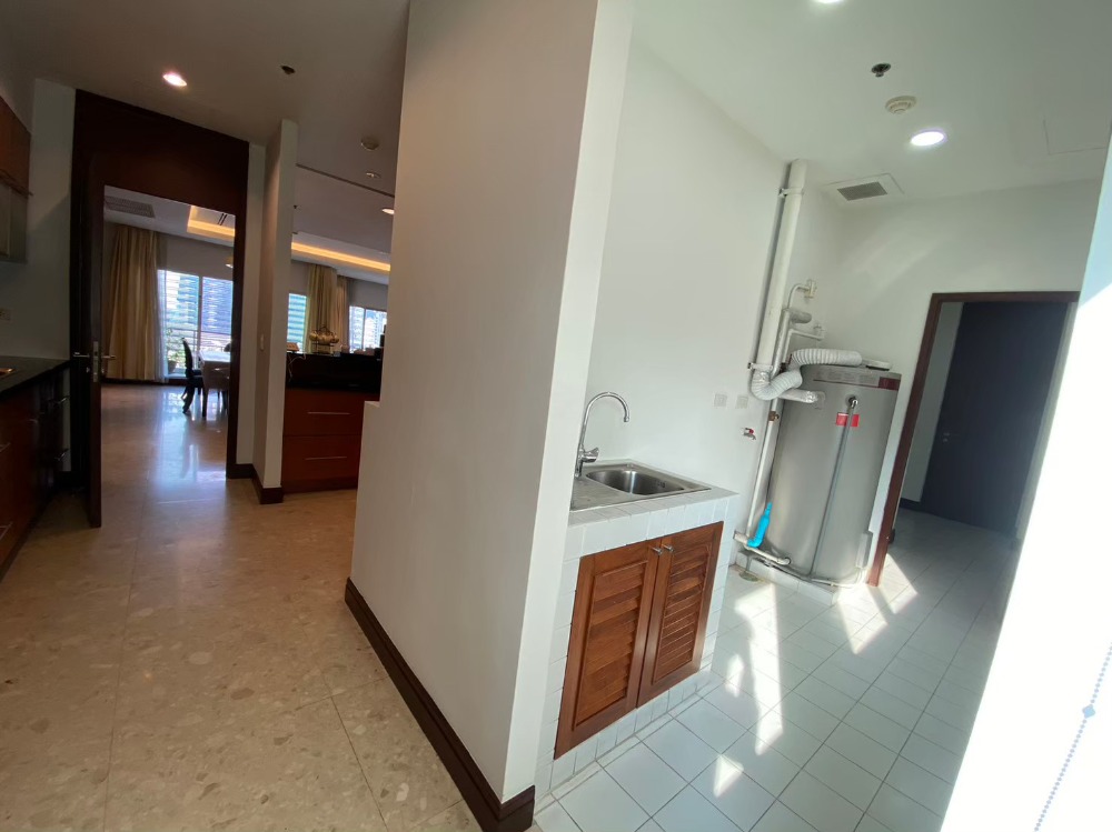 ให้เช่าคอนโดวิทยุ ชิดลม หลังสวน : Royal Residence Park /  / 3 นอน 230 ตร.ม. โทร 0937890899