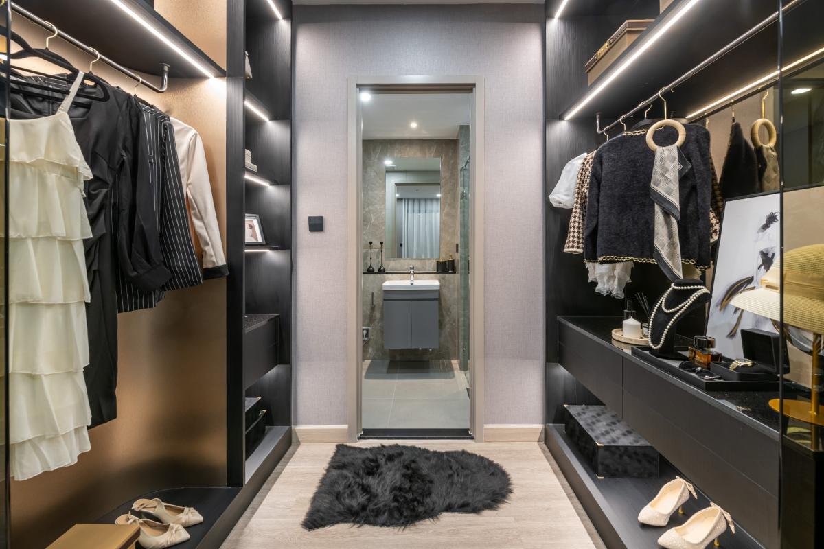 Sale DownCondoWongwianyai, Charoennakor : 🔥 Urgent! The hottest room, selling fast, full view of ICONSIAM + river!🎆 Watch New Year's fireworks from your private room immediately!🏢 1 Bedroom Plus, highest floor, this room has only 1 room per floor!