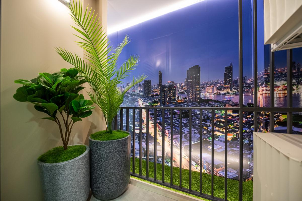 Sale DownCondoWongwianyai, Charoennakor : 🔥 Urgent! The hottest room, selling fast, full view of ICONSIAM + river!🎆 Watch New Year's fireworks from your private room immediately!🏢 1 Bedroom Plus, highest floor, this room has only 1 room per floor!