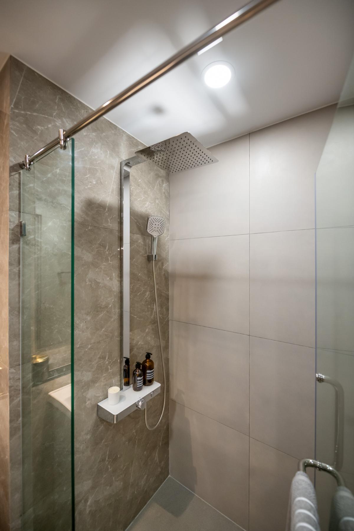 Sale DownCondoWongwianyai, Charoennakor : 🔥 Urgent! The hottest room, selling fast, full view of ICONSIAM + river!🎆 Watch New Year's fireworks from your private room immediately!🏢 1 Bedroom Plus, highest floor, this room has only 1 room per floor!