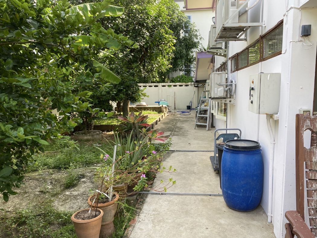 ขายบ้านอ่อนนุช อุดมสุข : ขาย บ้านเดี่ยว บ้าน 1 งาน 1111 หมู่บ้านมิตรภาพ ล็อค 4 ตรงวงเวียน ซอยอ่อนนุช 46 ถนนสุขุมวิท 77