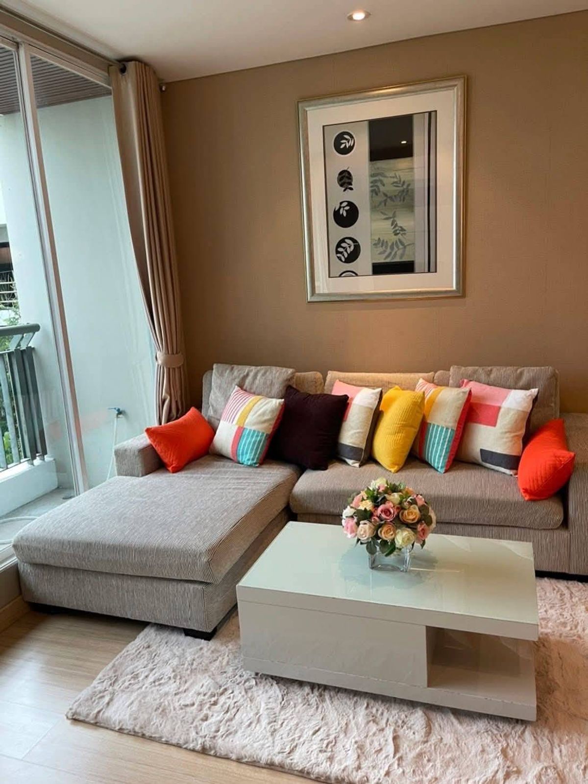 For RentCondoRatchathewi,Phayathai : Near BTS Ratchathewi, only 150 meters away.