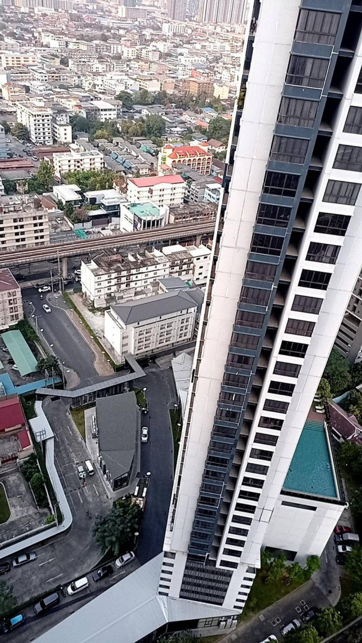 ให้เช่าคอนโดบางซื่อ วงศ์สว่าง เตาปูน : ใกล้รถไฟฟ้า MRT บางโพประมาณ 350 ม. และจุดอินเตอร์เช้นจ์สถานีเตาปูนระหว่างสายสีน้ำเงิน และสายสีม่วง ประมาณ 600 ม.