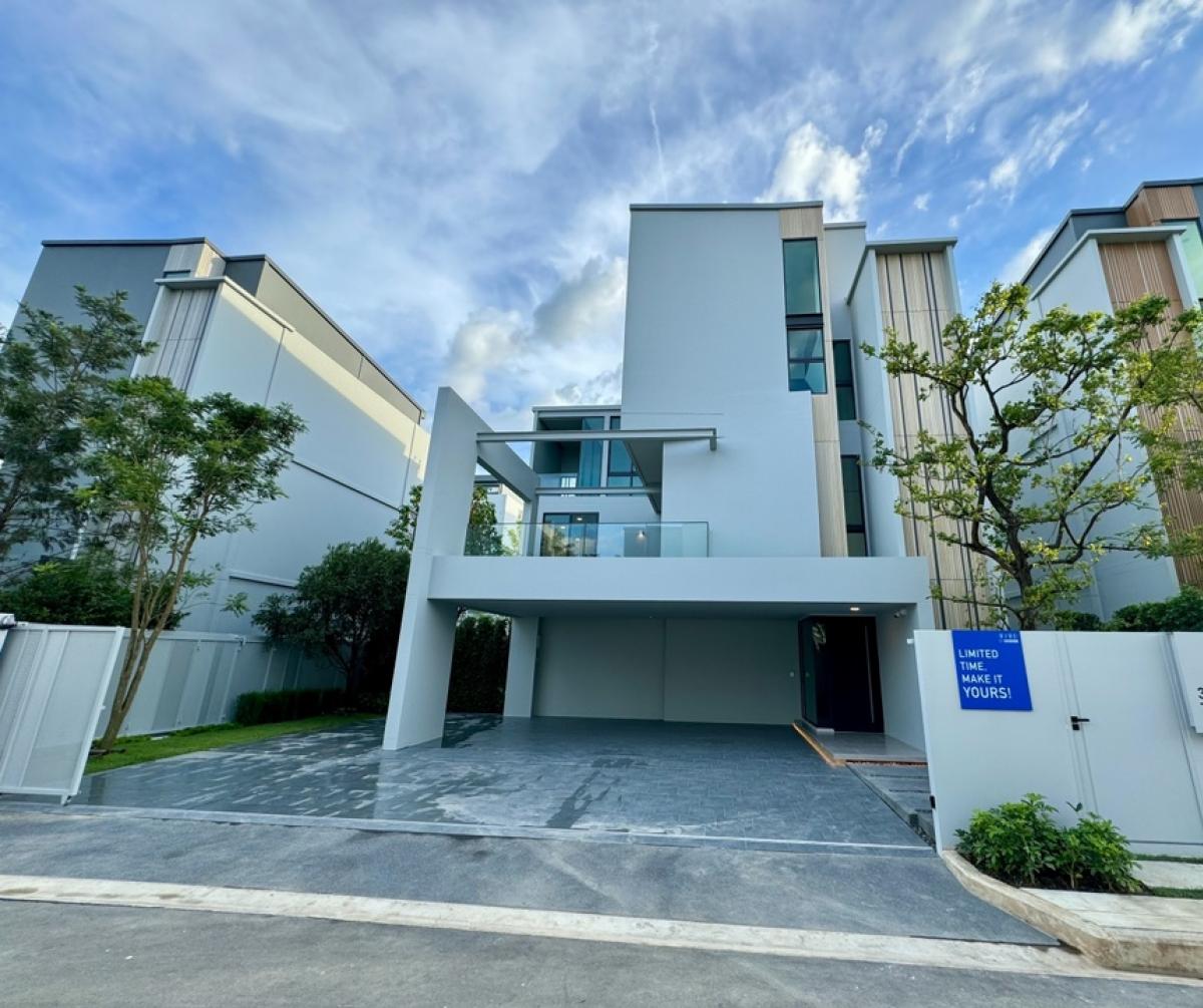 For RentHouseBangna, Bearing, Lasalle : 📢👇For rent / sale luxury house near numerous malls, international schools, airport, easily traveling to many routes