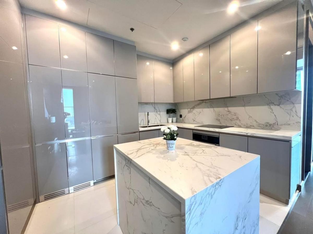 For SaleCondoRama9, Petchburi, RCA : Urgent sale: The Esse Singha Complex, size 77 Sq.m, 2 bed, 2 bath, only 20.9 MB!! Contact 086-795-9997 (Jimmy)