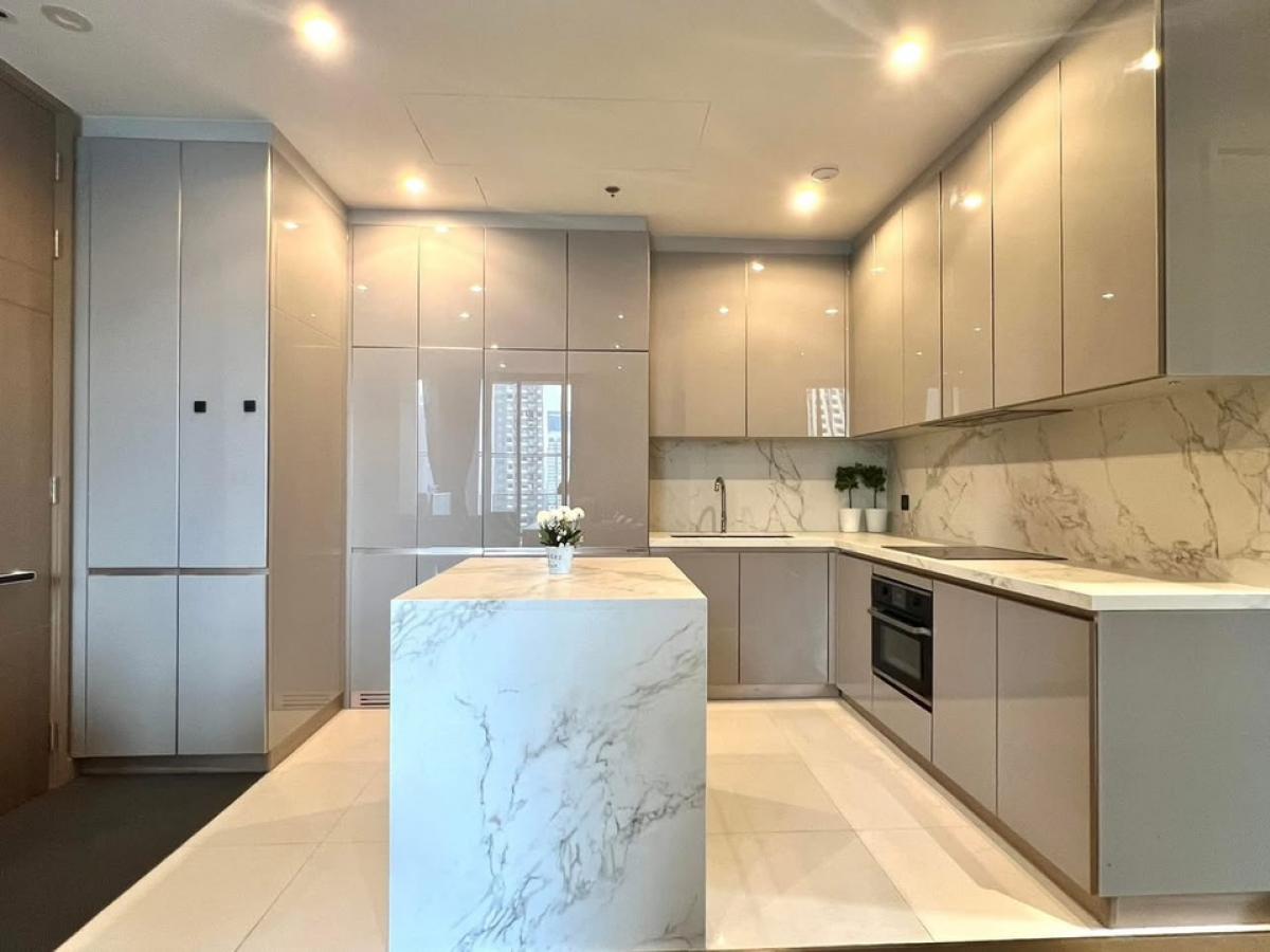 For SaleCondoRama9, Petchburi, RCA : Urgent sale: The Esse Singha Complex, size 77 Sq.m, 2 bed, 2 bath, only 20.9 MB!! Contact 086-795-9997 (Jimmy)