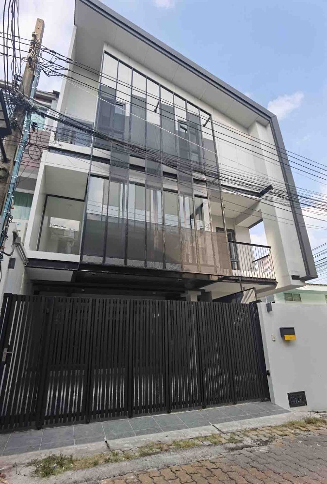 ขายทาวน์โฮมสุขุมวิท อโศก ทองหล่อ : ขายทาวน์เฮาส์ สุขุมวิท 4 BTS นานา คลองเตย กรุงเทพ