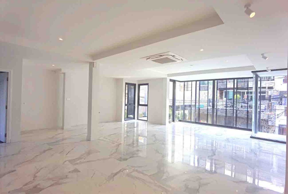 ขายทาวน์โฮมสุขุมวิท อโศก ทองหล่อ : ขายทาวน์เฮาส์ สุขุมวิท 4 BTS นานา คลองเตย กรุงเทพ