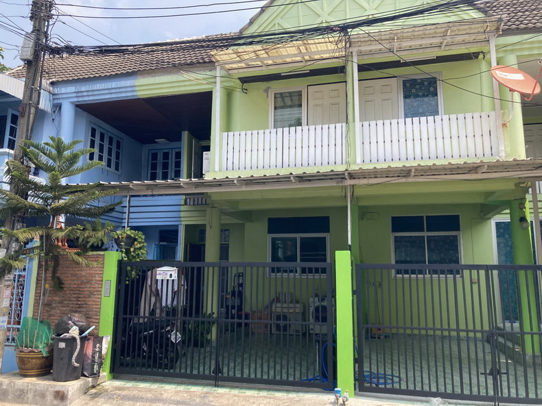 For SaleTownhomeNawamin, Ramindra : 🚩H1230 Selling cheaper than the appraised price, 2-storey townhouse, newly renovated, 5-meter wide frontage, Bodintharaksa Village 3, Soi Khubon 27, Intersection 21, adding a balcony at the back of the house.