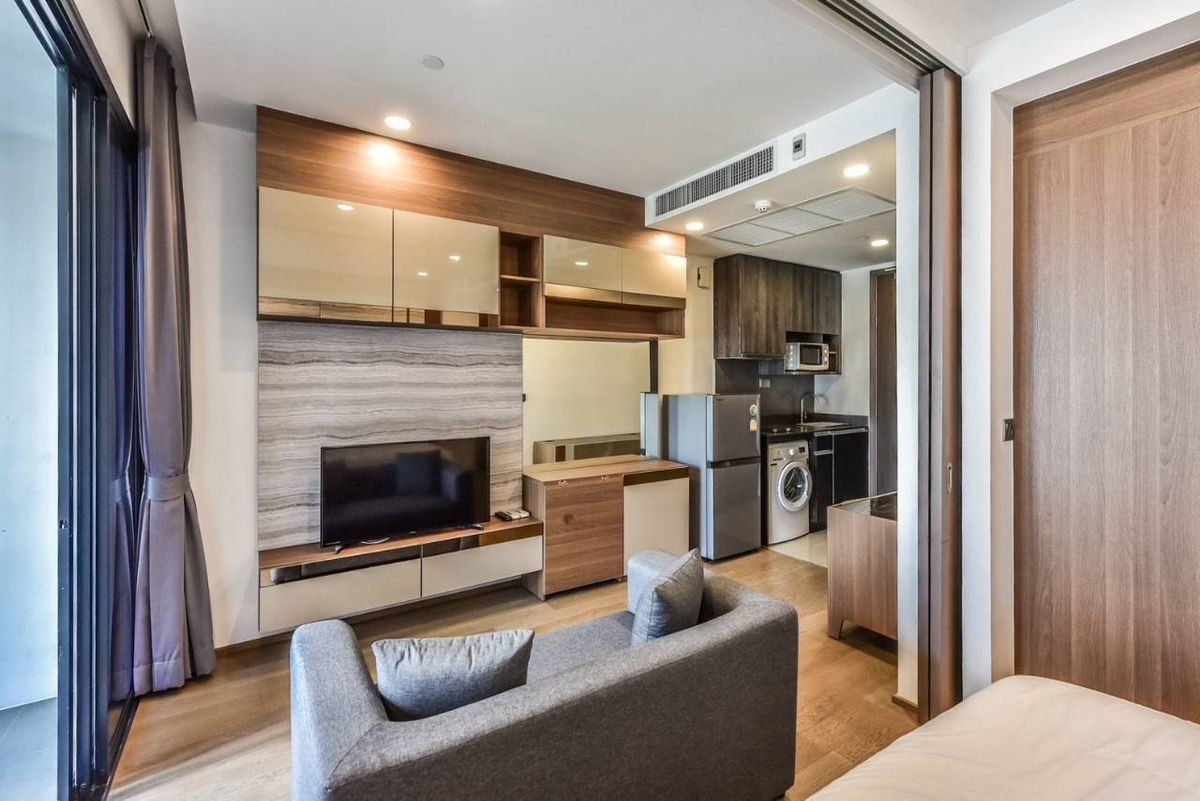 For RentCondoSiam Paragon ,Chulalongkorn,Samyan : 🔥 Dont miss out on this huge discount! 🔥 ​​🏙️ Ashton Chula-Silom 📍 1 bedroom | 1 bathroom | Size 35 sq m. 💸 Rent only 25,000 baht/month (negotiable!) 📞 Call: 086-746-8882 (K. Cooper)