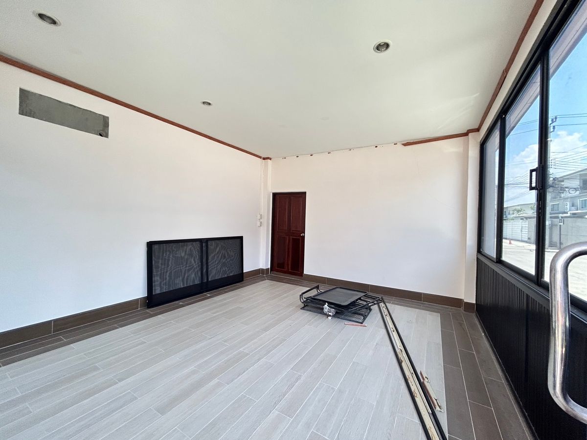 ขายทาวน์โฮมเอกชัย บางบอน : ขายทาวน์โฮมพร้อม คาเฟ่ทำ เดลิเวอรี่ พฤกษาวิลล์ 68 พระราม 2 – ท่าพระ (หลังมุม) 093 296 2878 ที่จอดรถ 3-4 คัน