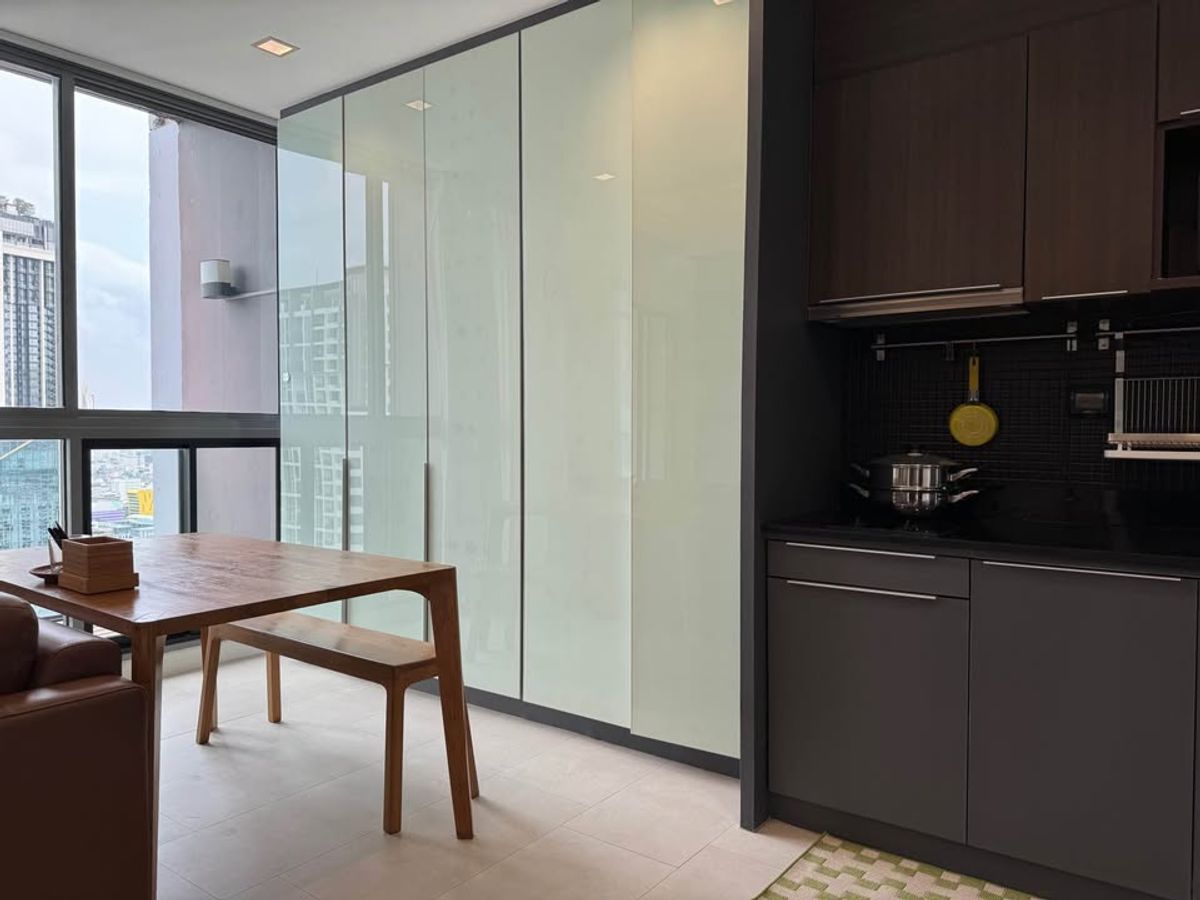 For RentCondoRatchathewi,Phayathai : 🔥 Dont miss out on this huge discount! 🔥 ​​🏙️ Ideo Q Phayathai 📍 2 bedrooms | 2 bathrooms | Size 75 sq m. 💸 Rent only 35,000 baht/month (negotiable!) 📞 Call: 086-746-8882 (K. Cooper)