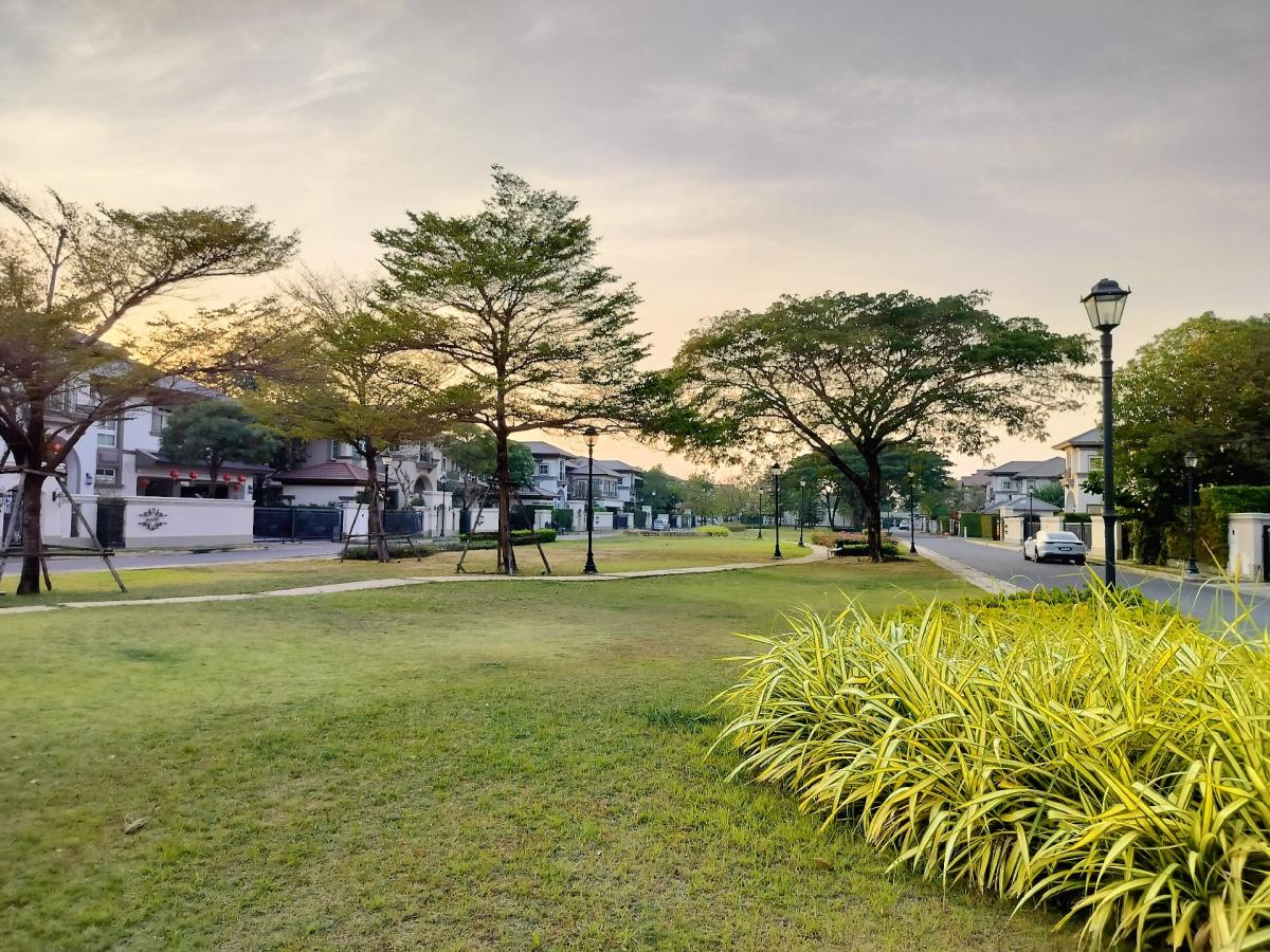 ให้เช่าบ้านบางนา แบริ่ง ลาซาล : ด่วนๆๆ ให้เช่าบ้านสวย วิวหน้าสวน ใกล้ห้างเมกะนันทวัน บางนา กม.7 Tel: 083-966-3665 คุณแอน