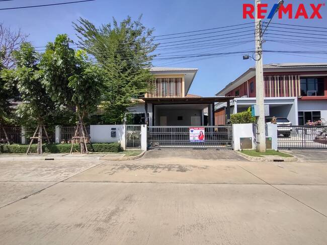 For SaleHousePathum Thani,Rangsit, Thammasat : Burasiri Rangsit - Burasiri Rangsit, house in front of the garden, on the main road, 16 meters, near Udonratthaya Expressway (Bang Phun)