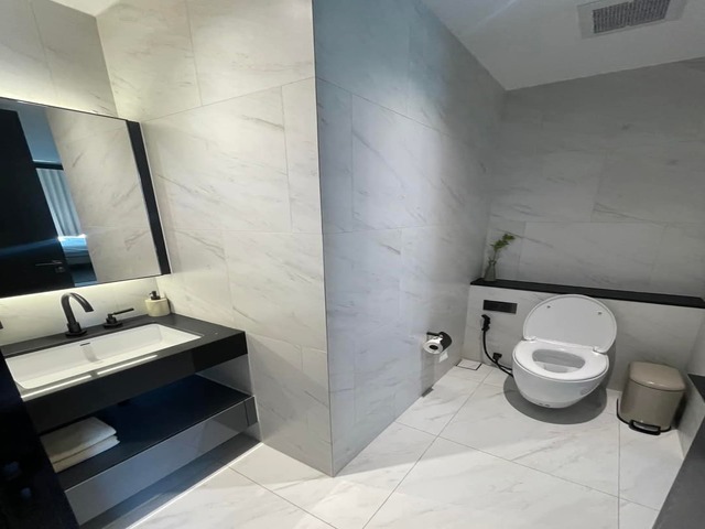 ให้เช่าคอนโดสาทร นราธิวาส : Live in Style: 1-Bedroom Condo for Rent at Tait Sathorn 12, Just Minutes from BTS St. Louis