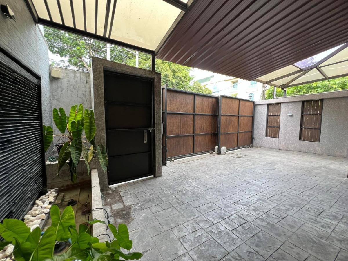 For RentHome OfficeSapankwai,Jatujak : Home office Ari Saphan Khwai / 4 floors / 4 bedrooms / 4 bathrooms / 270 sq m. / 65,000