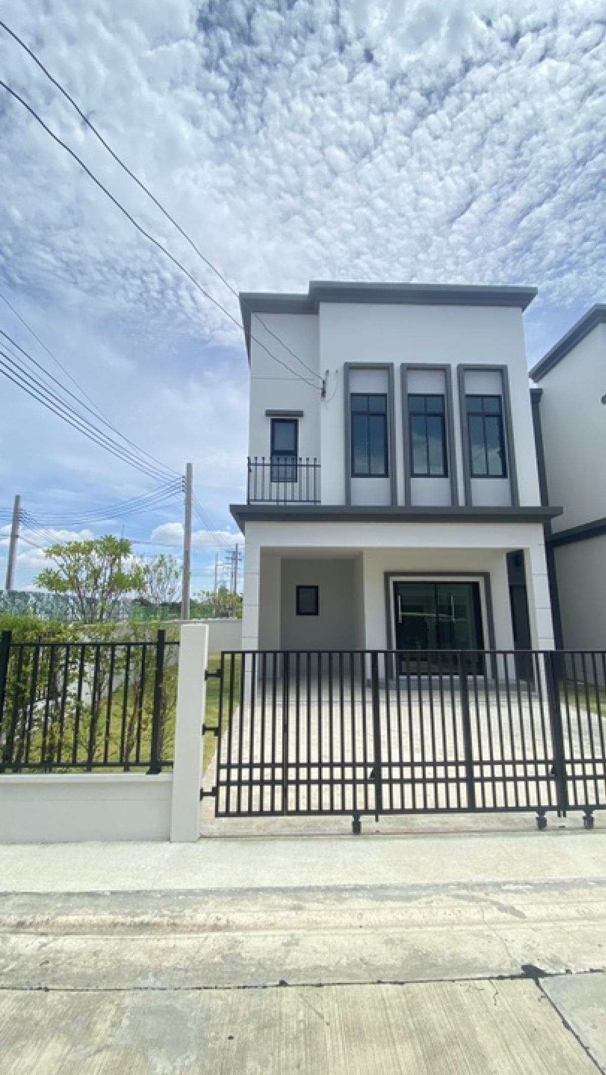 For SaleBangna, Bearing, Lasalle : 🚩🏡 Townhome, Twin house function‼ ️ 8 meter wide