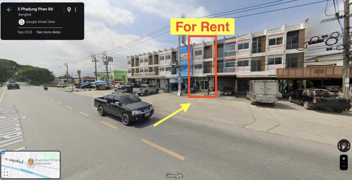 For RentShop HouseMin Buri, Romklao : For rent: 3.5-storey commercial building on main road, Nong Chok, Phdungphan Road, good location for trading.