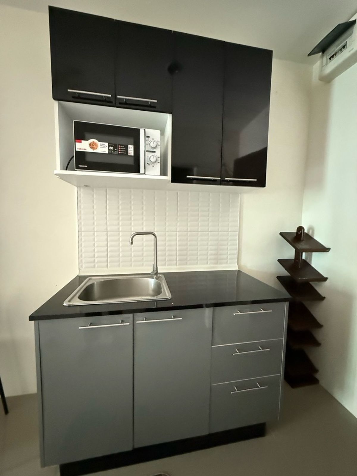 For RentCondoPattanakan, Srinakarin : Condo for rent Asgarn Place Srinakarin, the room on the 2nd floor, size 26.31 sqm, near Tesco Lotus Phatthanakan 10min walk to  BTS huamak