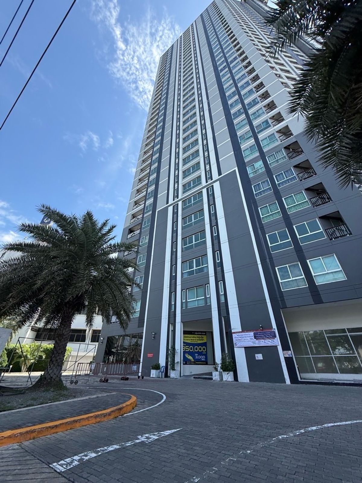 For RentCondoPattanakan, Srinakarin : Condo for rent Asgarn Place Srinakarin, the room on the 2nd floor, size 26.31 sqm, near Tesco Lotus Phatthanakan 10min walk to  BTS huamak