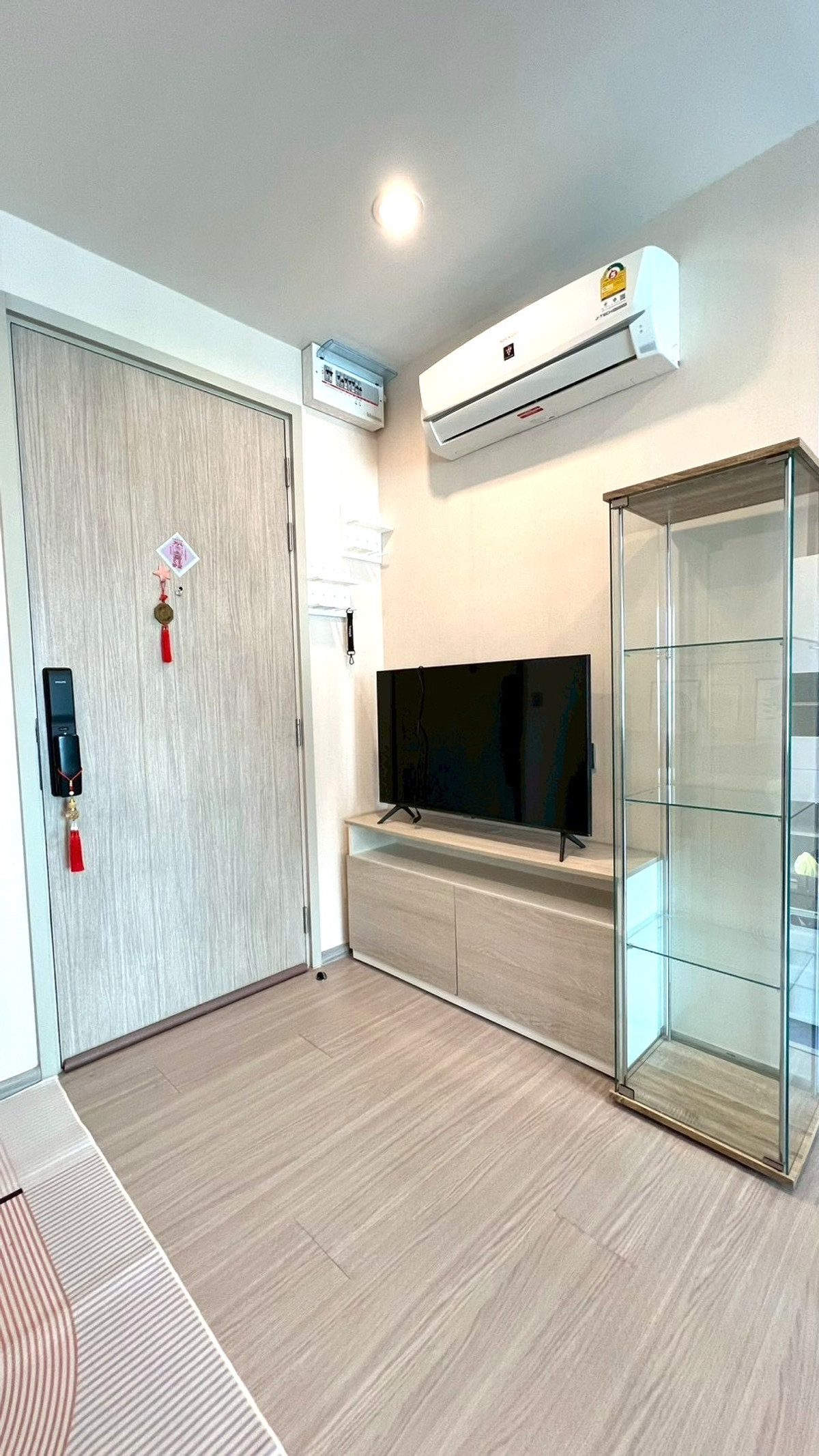 เช่า/ขายคอนโด Aspire Erawan Prime ห้องมุมสวย ไม่เคยปล่อยเช่า พร้อมเฟอร์นิเจอร์อย่างดีครบๆ ส่วนกลางจัดเต็ม ติดBTSเอราวัณ / โทร 099-149-5164 Loading...