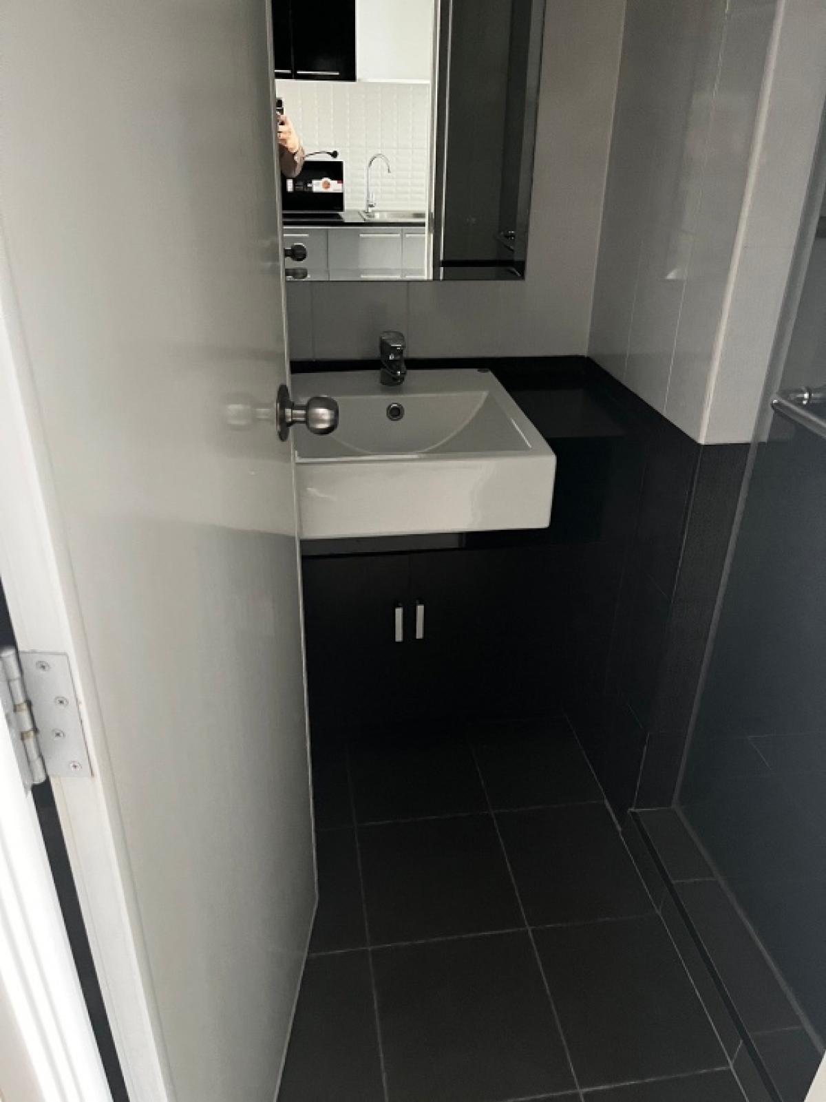 For RentCondoPattanakan, Srinakarin : Condo for rent Asgarn Place Srinakarin, the room on the 2nd floor, size 26.31 sqm, near Tesco Lotus Phatthanakan 10min walk to  BTS huamak