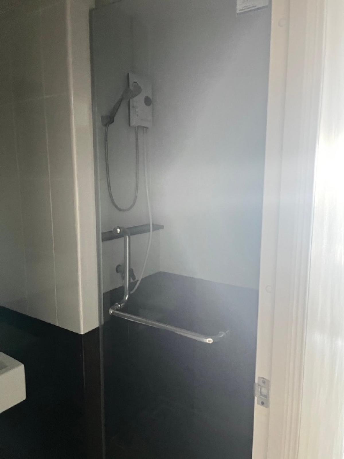 For RentCondoPattanakan, Srinakarin : Condo for rent Asgarn Place Srinakarin, the room on the 2nd floor, size 26.31 sqm, near Tesco Lotus Phatthanakan 10min walk to  BTS huamak