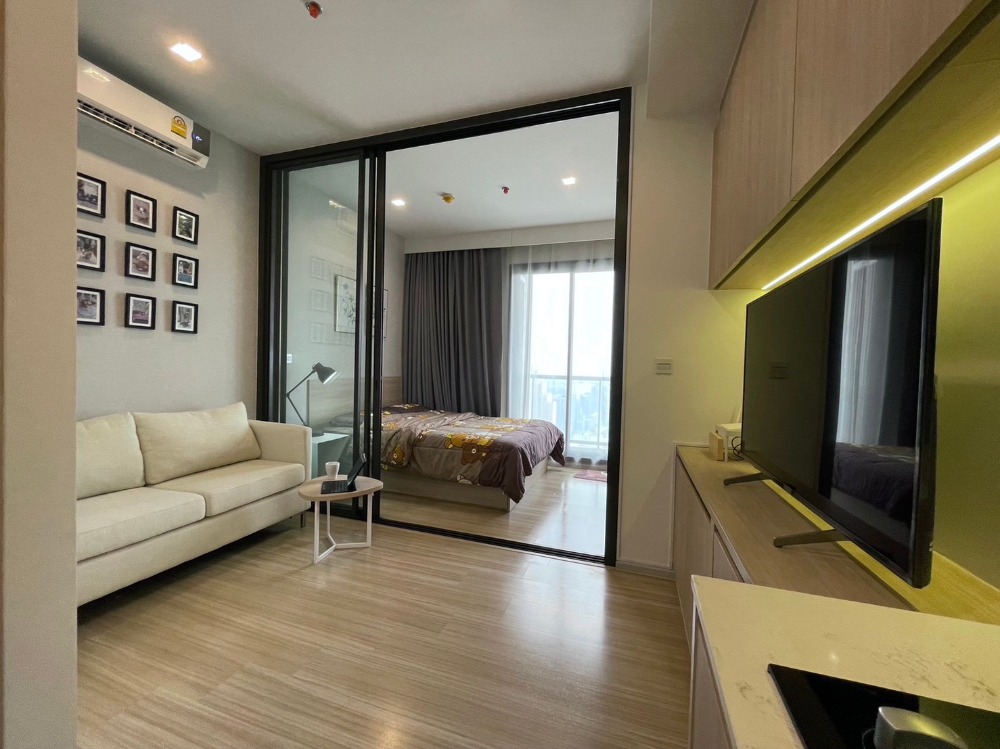 For SaleCondoSapankwai,Jatujak : Urgent sale! Almost a million below appraisal price! Best Price! M Jatujak, a pet-friendly condo in the heart of Chatuchak, a popular location near both MRT and BTS.