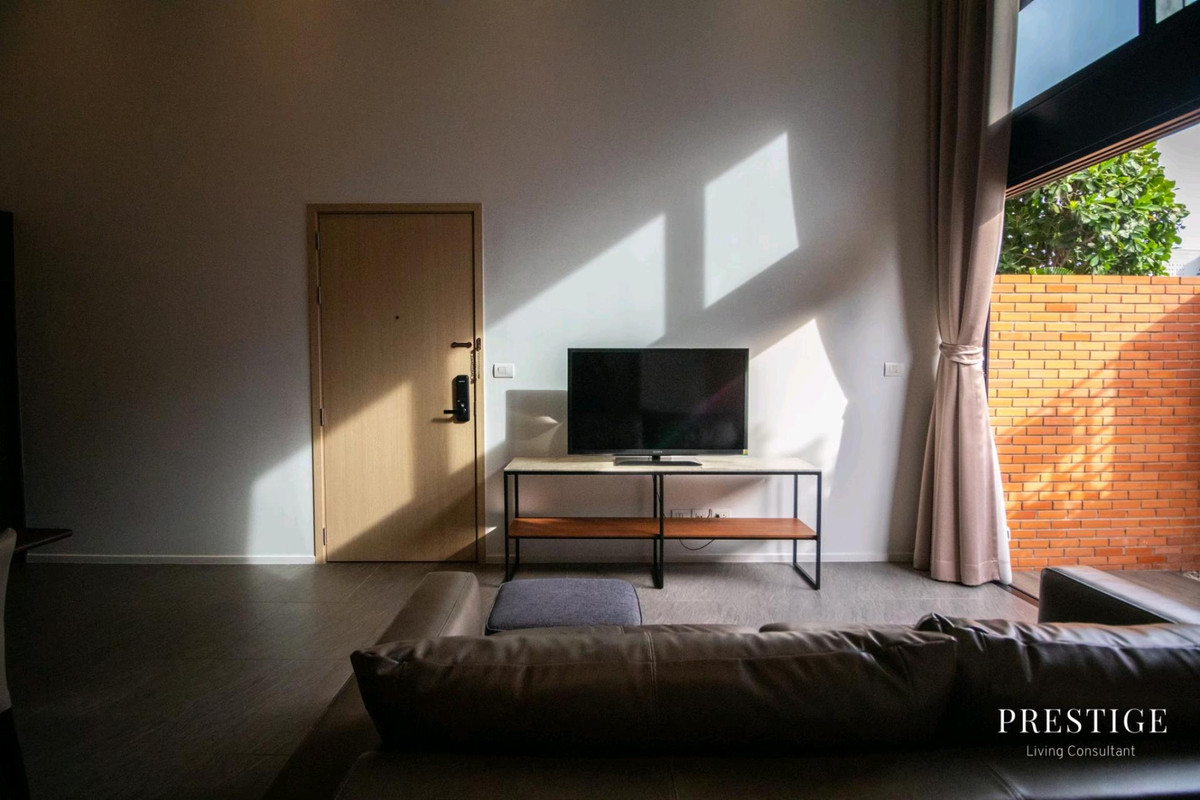 ให้เช่าคอนโดสีลม ศาลาแดง บางรัก : 📌For RENT เช่า | The Lofts Silom  2BR (71 sqm) Special unit with Private Garden 68,000 THB/month