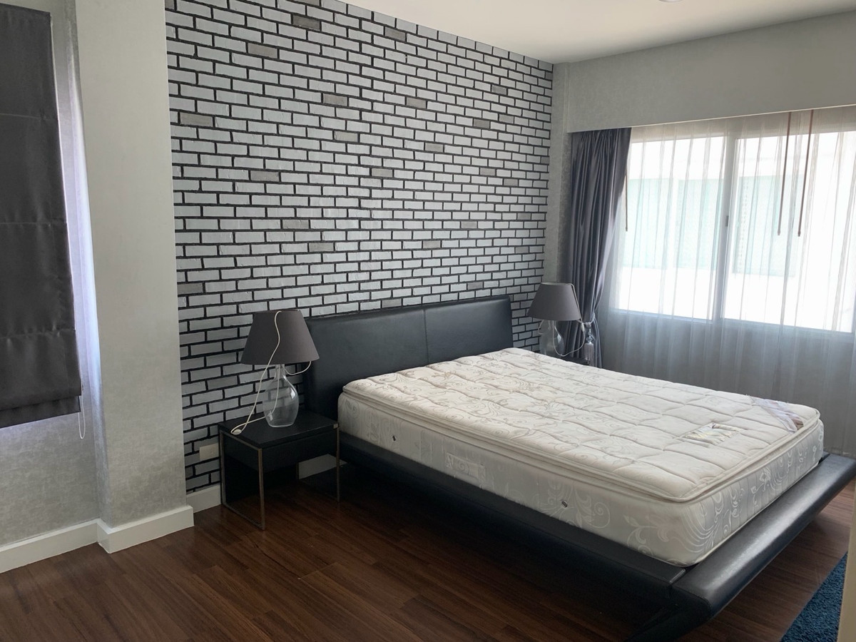 For RentTownhomePattanakan, Srinakarin : RH010625 Townhouse for rent, 3 floors, corner house, Town Avenue Rama 9, with furniture