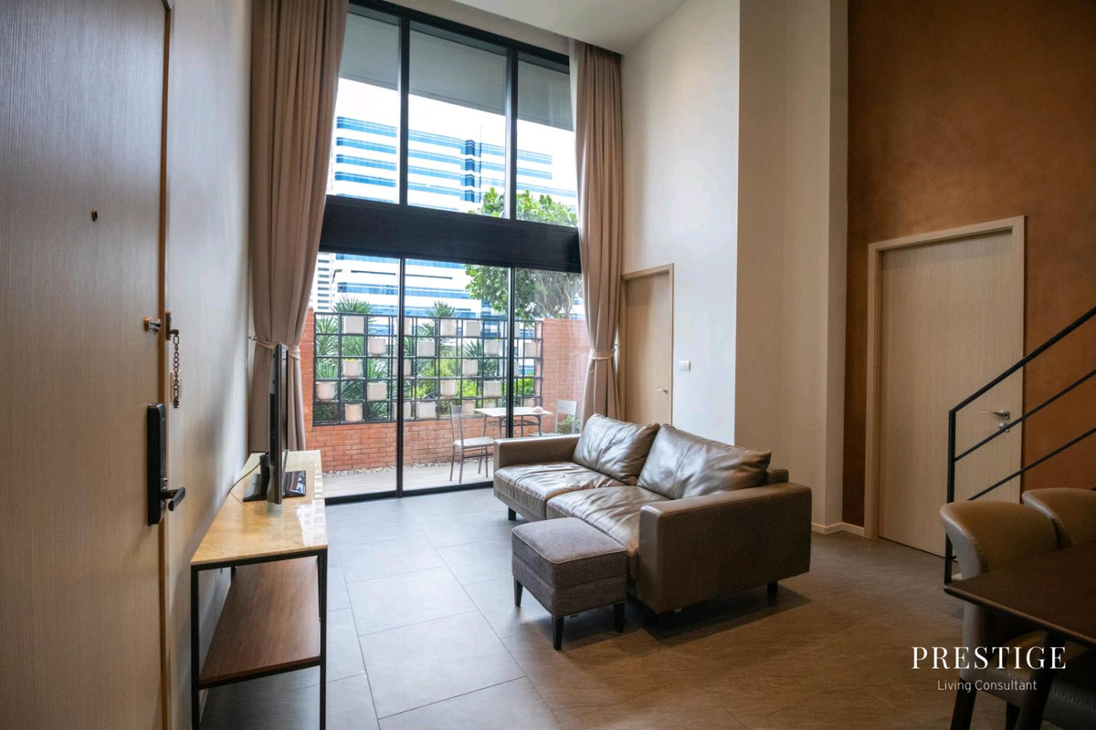 ให้เช่าคอนโดสีลม ศาลาแดง บางรัก : 📌For RENT เช่า | The Lofts Silom  2BR (71 sqm) Special unit with Private Garden 68,000 THB/month