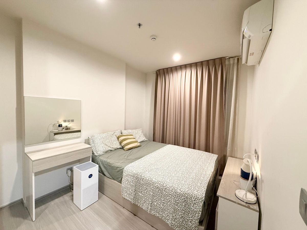 For RentCondoSamut Prakan,Samrong : Rent Aspire Erawan Prime. The big room is full. There are air conditioners in all rooms for free. Clear the air with complete furniture. The central part is full. Next to BTS Erawan / call 099-149-5164
