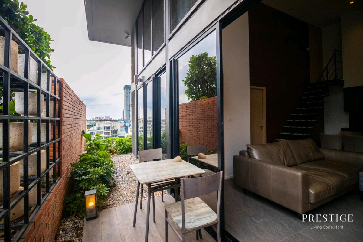 ให้เช่าคอนโดสีลม ศาลาแดง บางรัก : 📌For RENT เช่า | The Lofts Silom  2BR (71 sqm) Special unit with Private Garden 68,000 THB/month