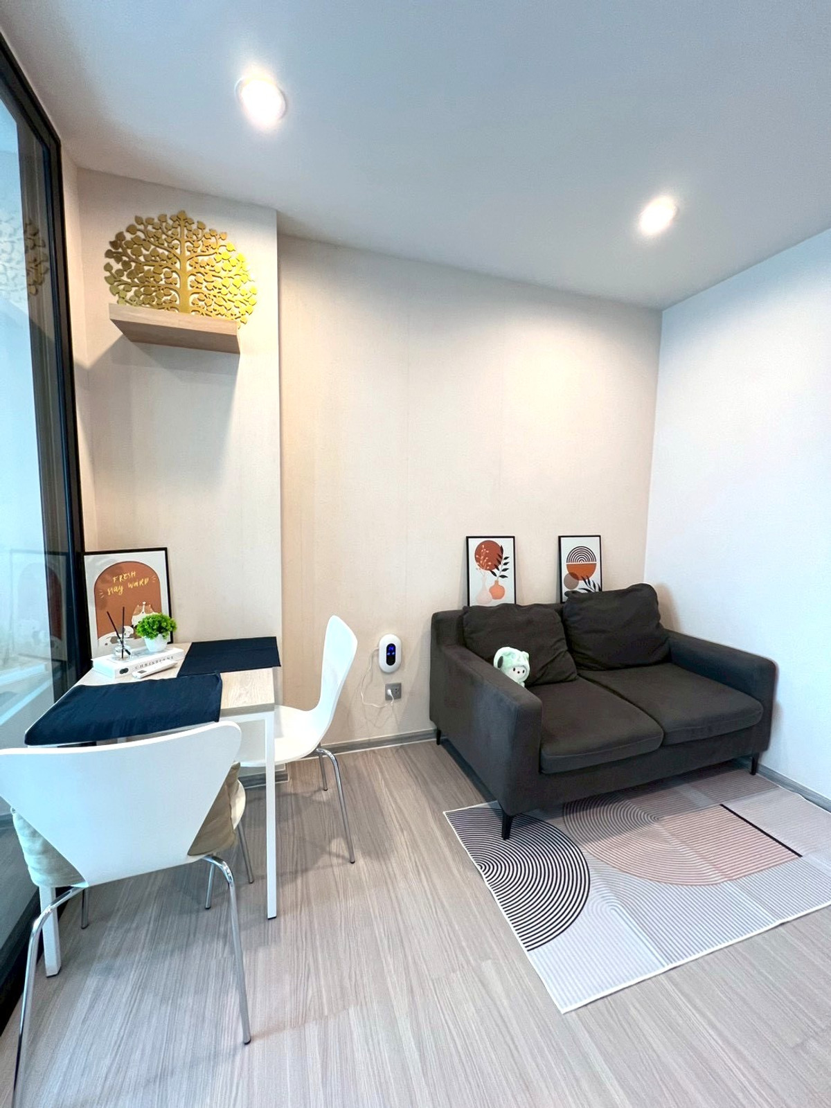 เช่า/ขายคอนโด Aspire Erawan Prime ห้องมุมสวย ไม่เคยปล่อยเช่า พร้อมเฟอร์นิเจอร์อย่างดีครบๆ ส่วนกลางจัดเต็ม ติดBTSเอราวัณ / โทร 099-149-5164 Loading...